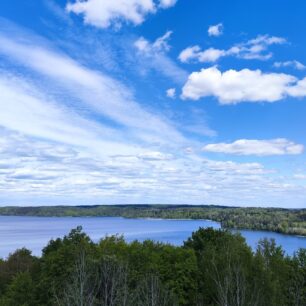 Vyhlídka na jezero Wigry.