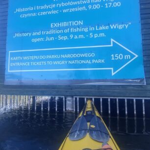 Zde je nutné na začátku putování po řece Czarna Hańcza uhradit vstupní poplatky.