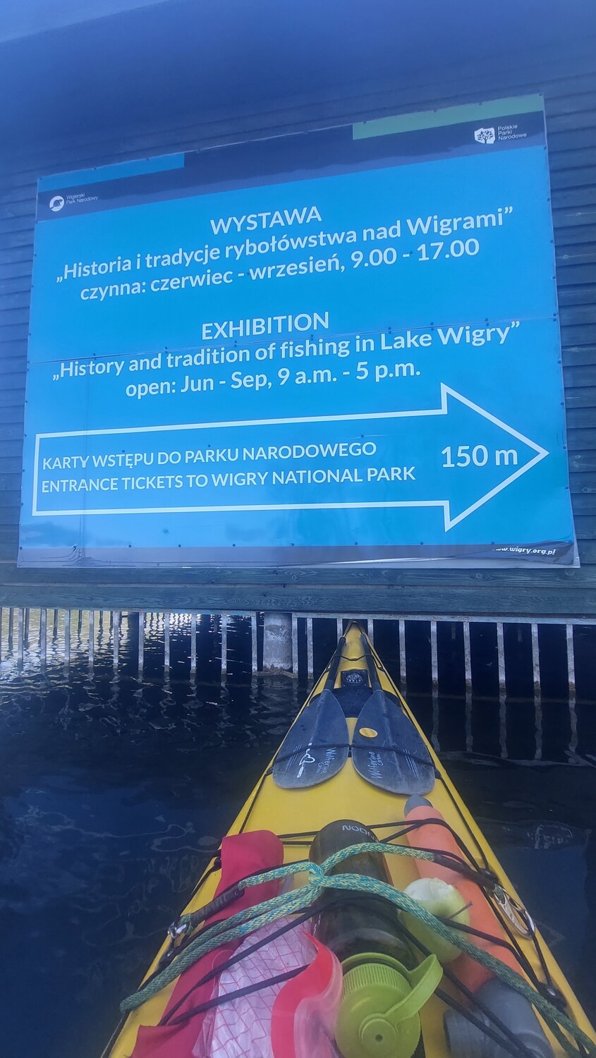 Zde je nutné na začátku putování po řece Czarna Hańcza uhradit vstupní poplatky.