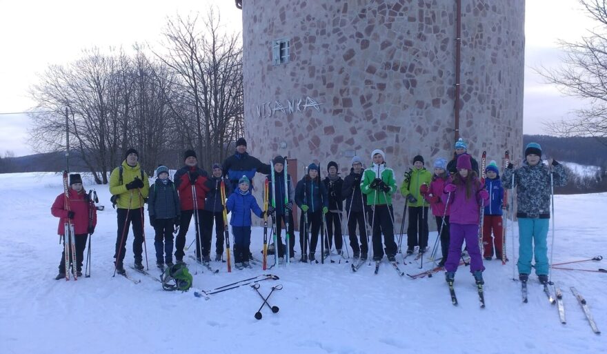 V zimě oddíl tradičně vyráží za zimními sporty. Smržovka 2019.