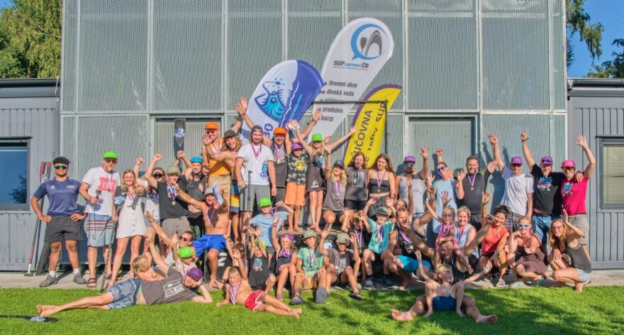 V Českých Budějovicích s oddílem každoročně pořádají MČR v paddleboardingu na divoké vodě.