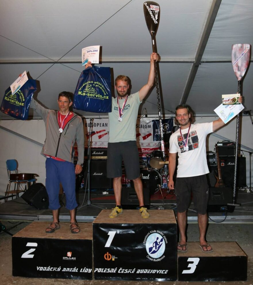 V roce 2015 zvítězil na MČR v paddleboardingu na divoké vodě.