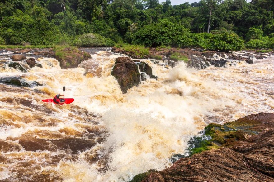 Kalob Grady brzy zmizí v dalším z obřích válců.
