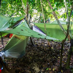 Naše hamakové kempoviště vypadalo každý den dost podobně.