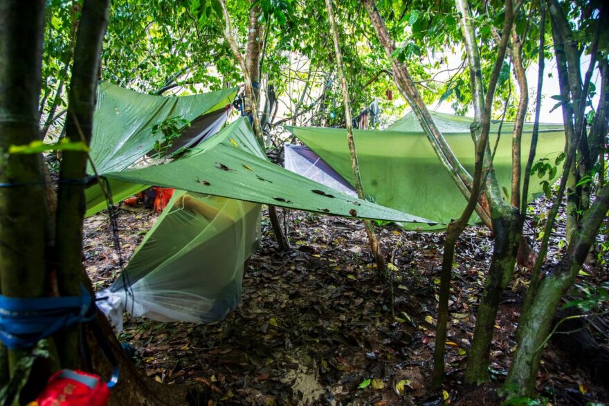 Naše hamakové kempoviště vypadalo každý den dost podobně.