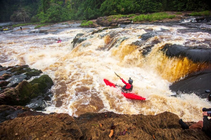 Kalob Grady na jednom z méně vodnatých ramen řeky.