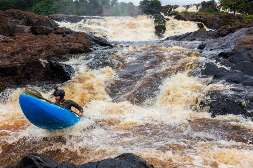 David Arnaud byl jedním z kameramanů výpravy, ale řadu peřejí si sjel taky.