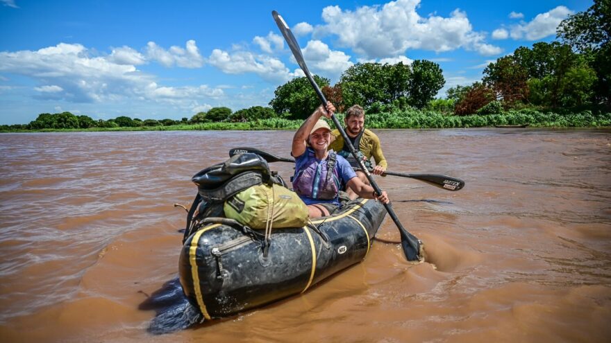 Peggy Marvanová a Pavel Paloncý na spodním toku řeky Omo.
