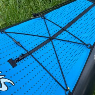 Zipy na palubách jsou nyní vodotěsné.