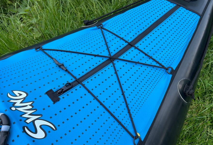 Zipy na palubách jsou nyní vodotěsné.