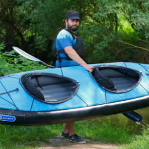 Oba Swingy jsou lehké. I dvoumístnou verzi hravě unese jeden dospělý.