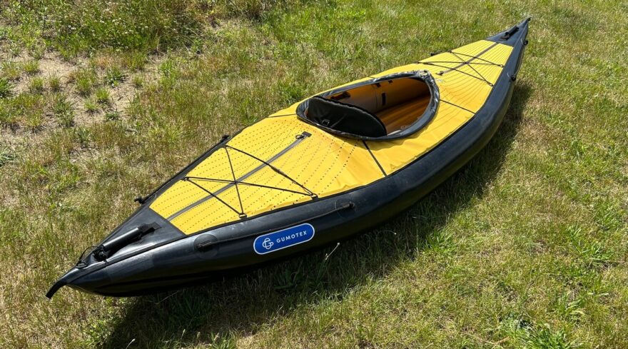 Celkový pohled na kajak Swing 1 od zádě.