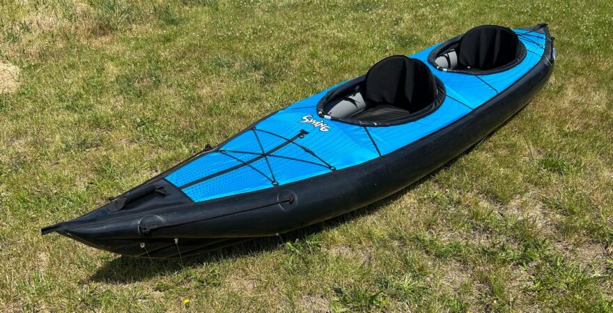 Celkový pohled na kajak Swing 2 od přídě.