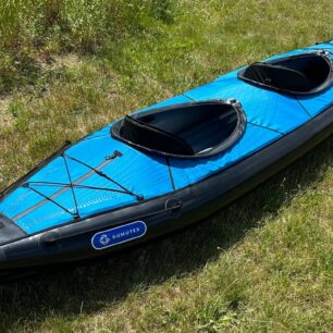 Celkový pohled na kajak Swing 2 od přídě.
