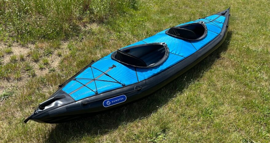 Celkový pohled na kajak Swing 2 od přídě.