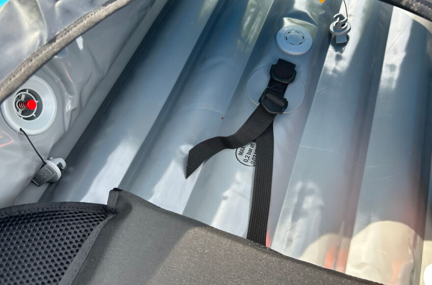 Uchycení sedaček je univerzální. Lze tedy použít i jiné sedačky z portfolia Gumotex.