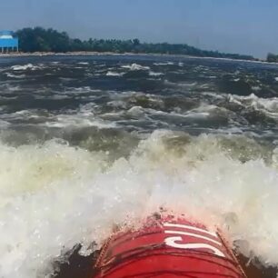 Peřej pod elektrárnou.