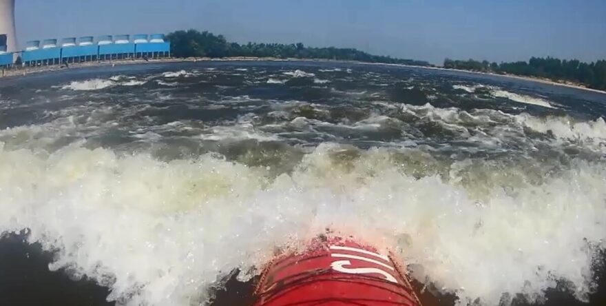 Peřej pod elektrárnou.