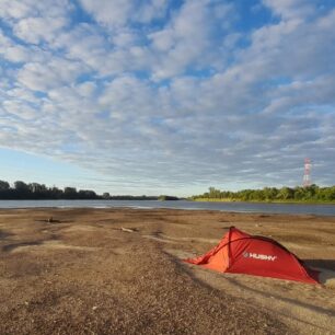 Spaní za vesnicí Lomianki Dolne.