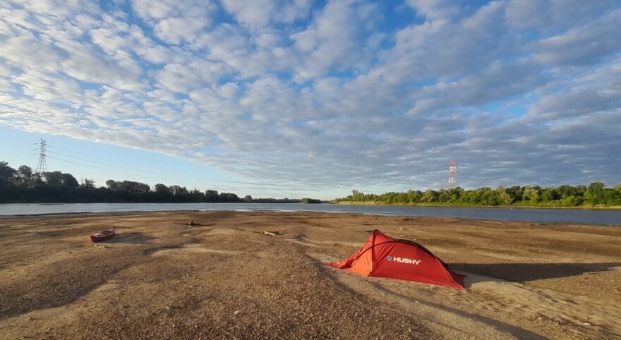 Spaní za vesnicí Lomianki Dolne.