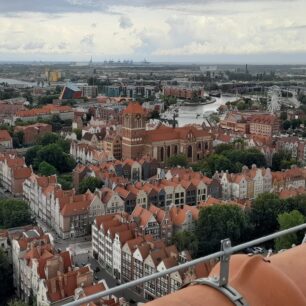 Pohled na Gdaňsk z věže katedrály.