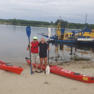 Marek mě pozval k sobě domů na čaj.