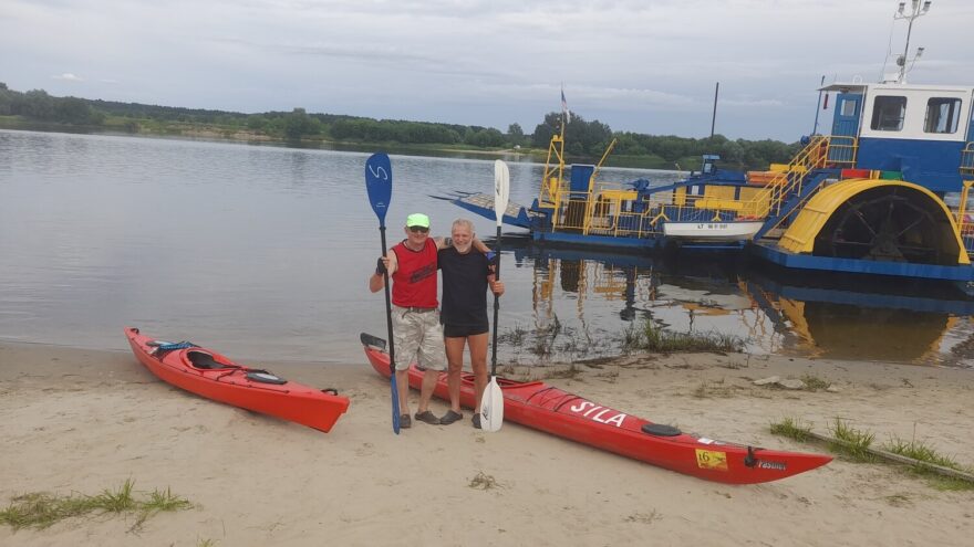 Marek mě pozval k sobě domů na čaj.