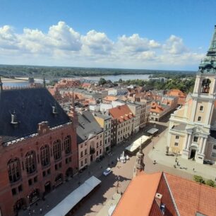 Toruň je krásné město.