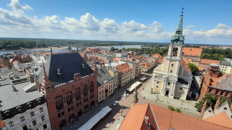 Toruň je krásné město.