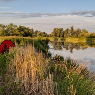 První nocleh na řece.