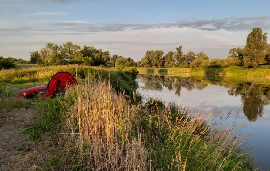 První nocleh na řece.