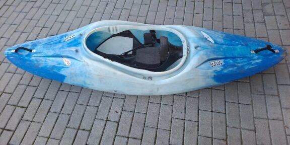 Prodám CANOE/KAJAK C1 Machito vč. špricky a pádla