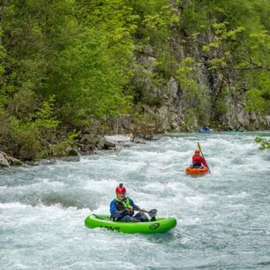 V peřejích Komarnice.