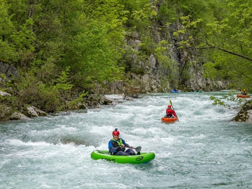 V peřejích Komarnice.