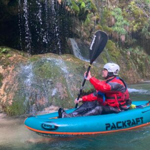 Vodopád padající do kaňonu Komarnice.