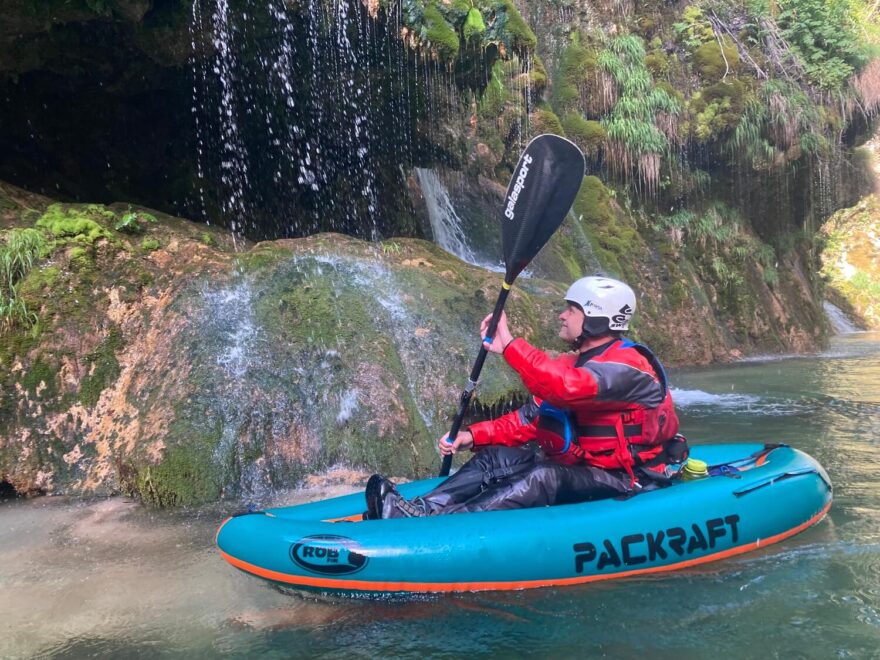 Vodopád padající do kaňonu Komarnice.