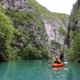 Začátek vzdutí Pivské přehrady.