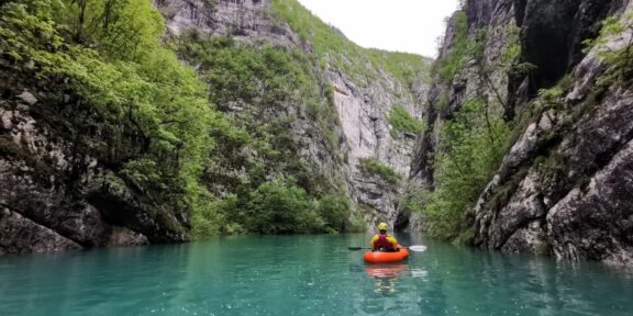 V kaňonu Komarnice jsi rád, když máš packraft