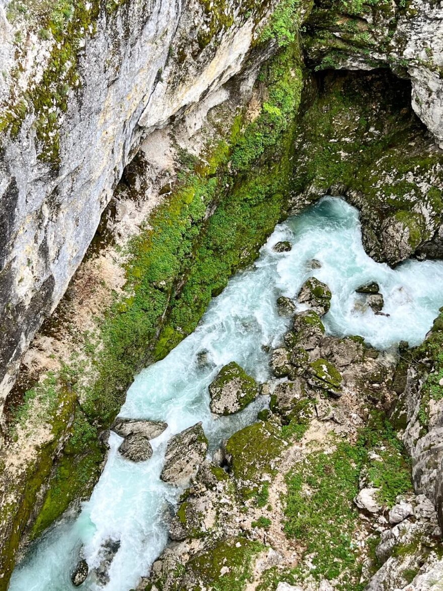 Peřej, která se přenáší.