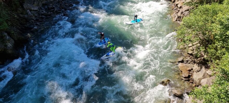 Na pár místech číhají poměrně solidní válce.