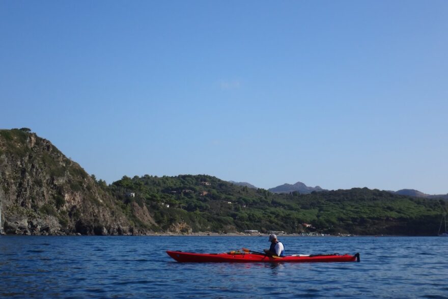 Klidné moře na jihu ostrova.