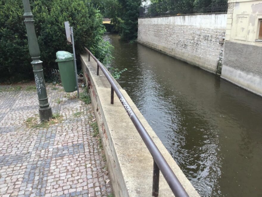 Čertovka dnes u Trnkovy a Werichovy vily.