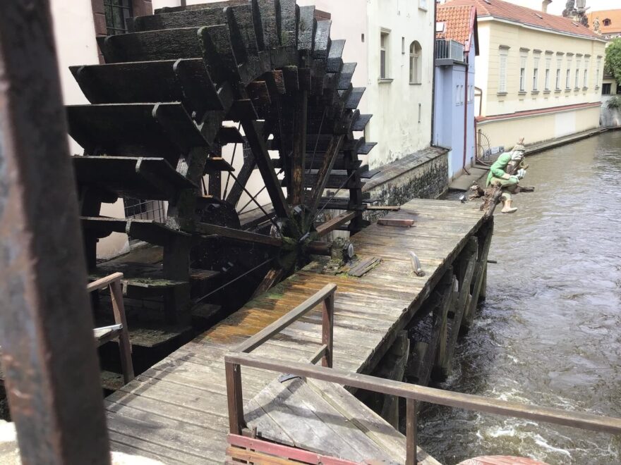 Mlýnské kolo Velkopřevorského mlýna v dnešní podobě.