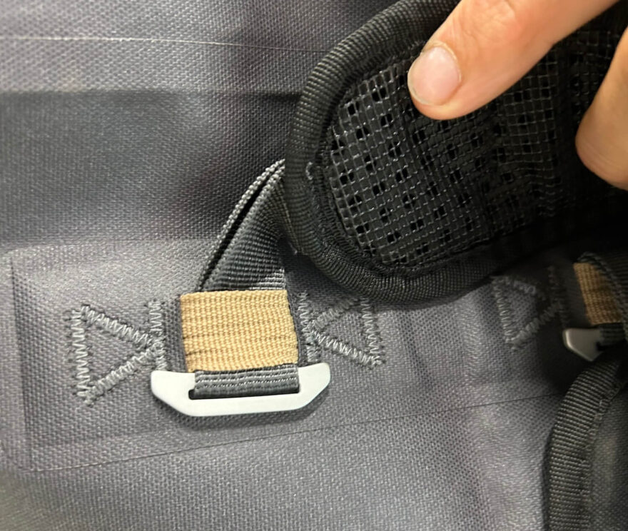 Univerzální oka na kolekci vodotěsných zavazadel Hiko NOMAD.