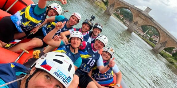 Podpořte české raftařky na cestě na mistrovství světa v raftingu