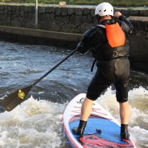 List velikosti S a středně tvrdá žerď při testování v Troji.