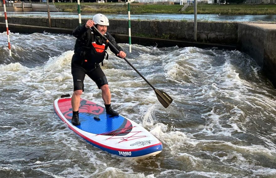 Pádlo s listem velikosti L při testování v Troji.
