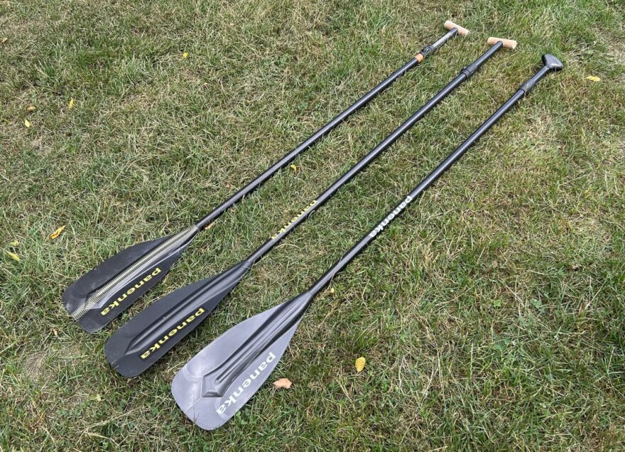 Testovacích pádel jsem měli k dispozici celou řadu. Jednalo se o kombinaci různých listů, žerdí, počtu dílů a hlaviček.