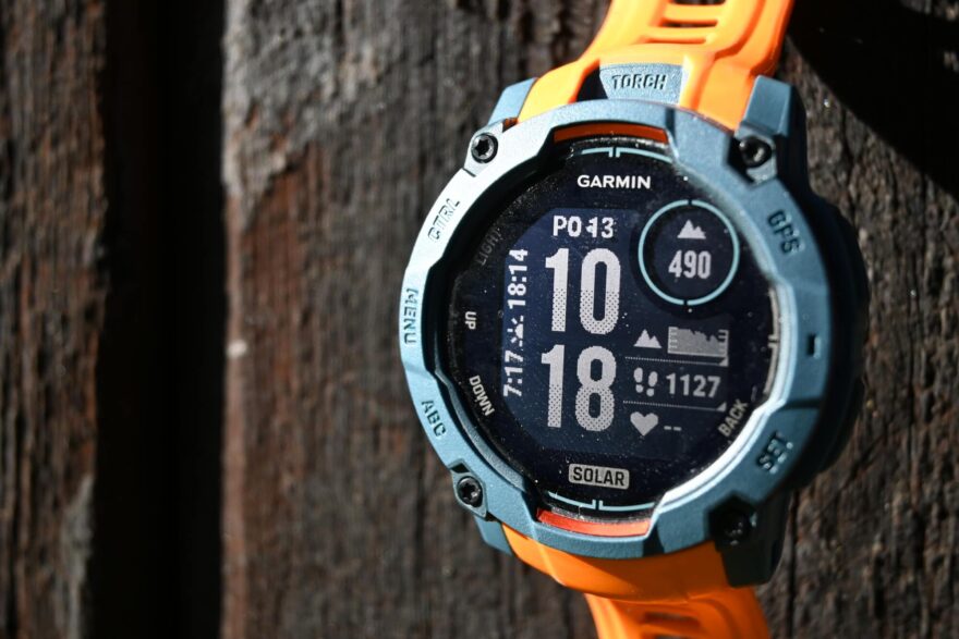 Dobrá čitelnost displeje a hezký design - GARMIN INSTINCT 3 SOLAR.