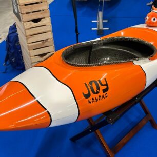Dětský kajak Rocket od JOY Kayaks v designu inspirovaném filmem Hledá se Nemo.